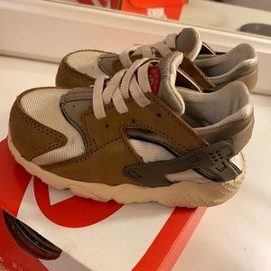 Nike Huarache toddler size 6